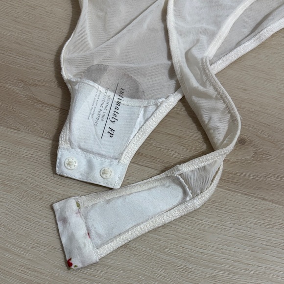 Intimately FP feel good white ruffle Floral Backless Bodysuit cotton Large - Picture 11 of 16